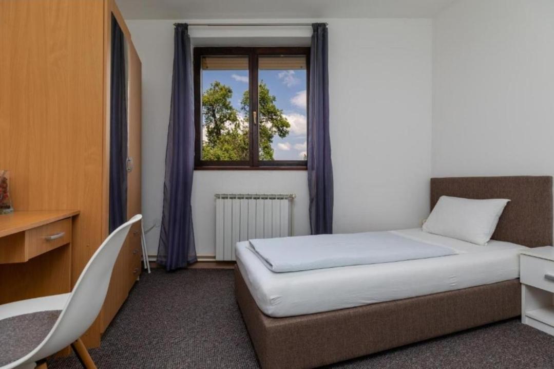 Apartment Karlovac Esterno foto