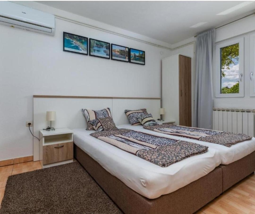 Apartment Karlovac Esterno foto
