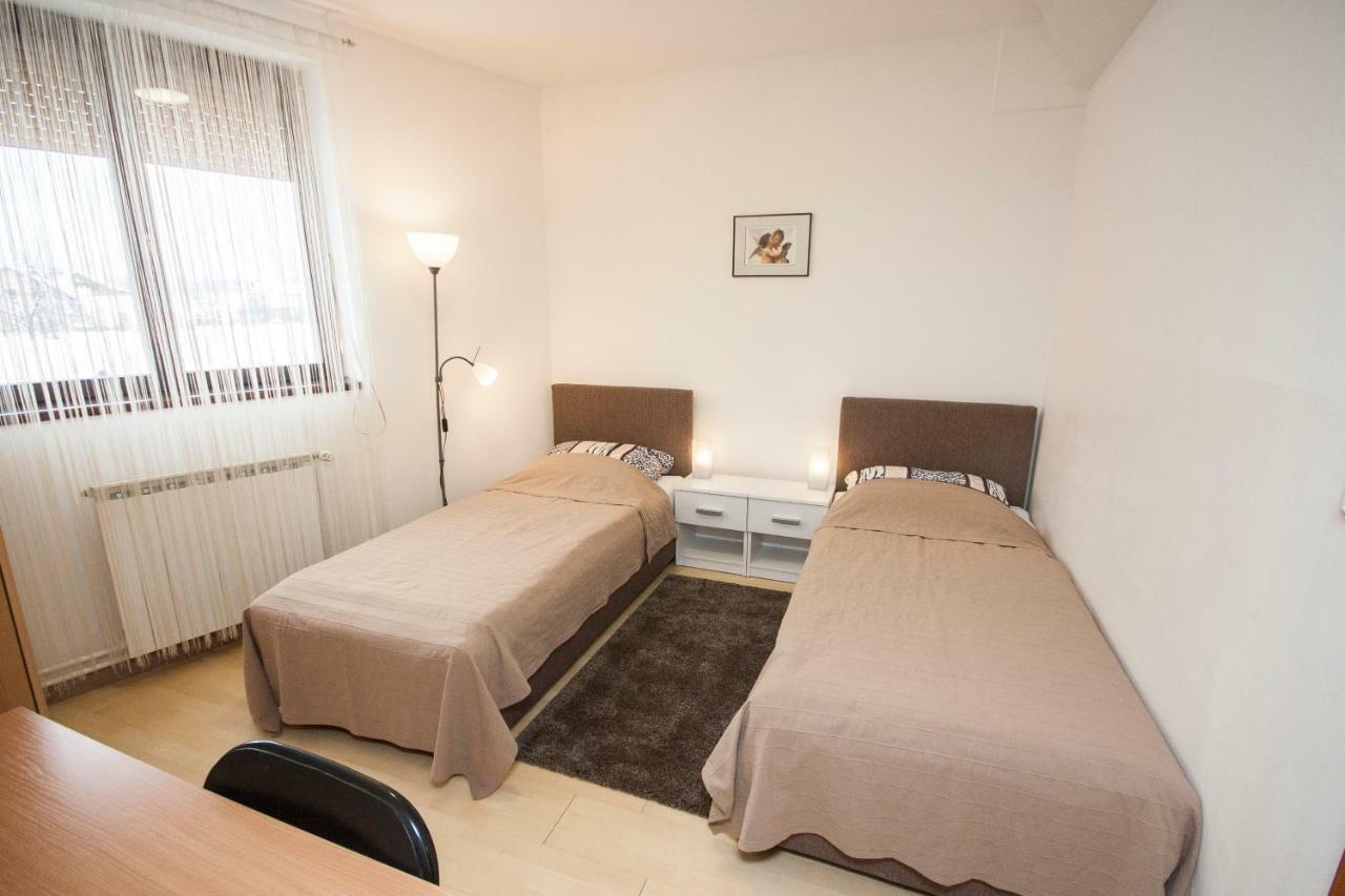 Apartment Karlovac Esterno foto